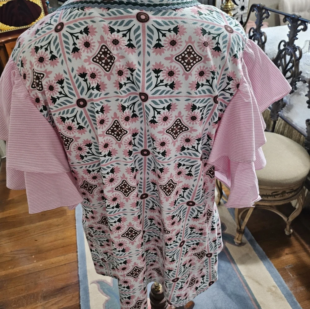 Women's Top - Picture 3 of 4